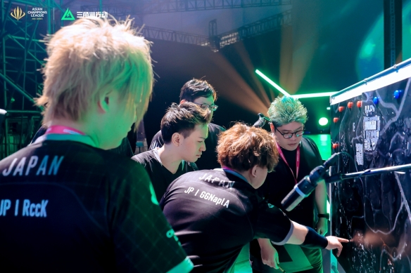 边后卫高位 边后卫高位